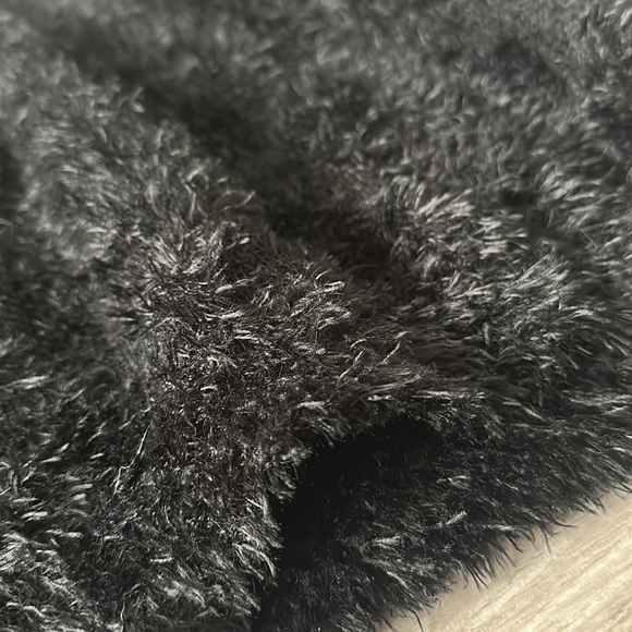 Cute black fuzzy sweater - Picture 2 of 4